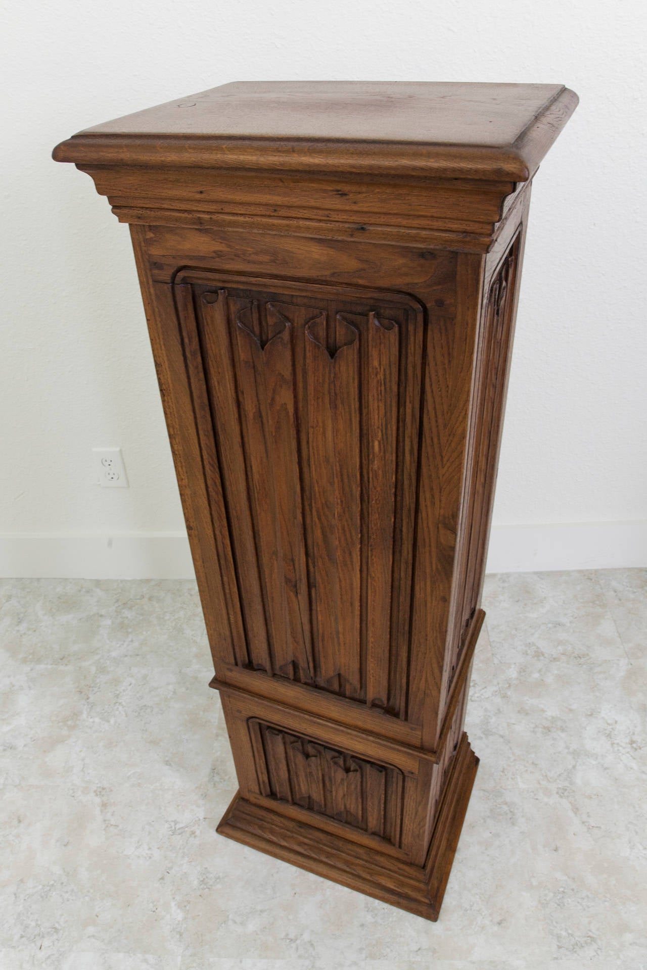 19th Century French Pair of Hand-Carved Linen Fold Columns or Pedestals In Excellent Condition In Fayetteville, AR
