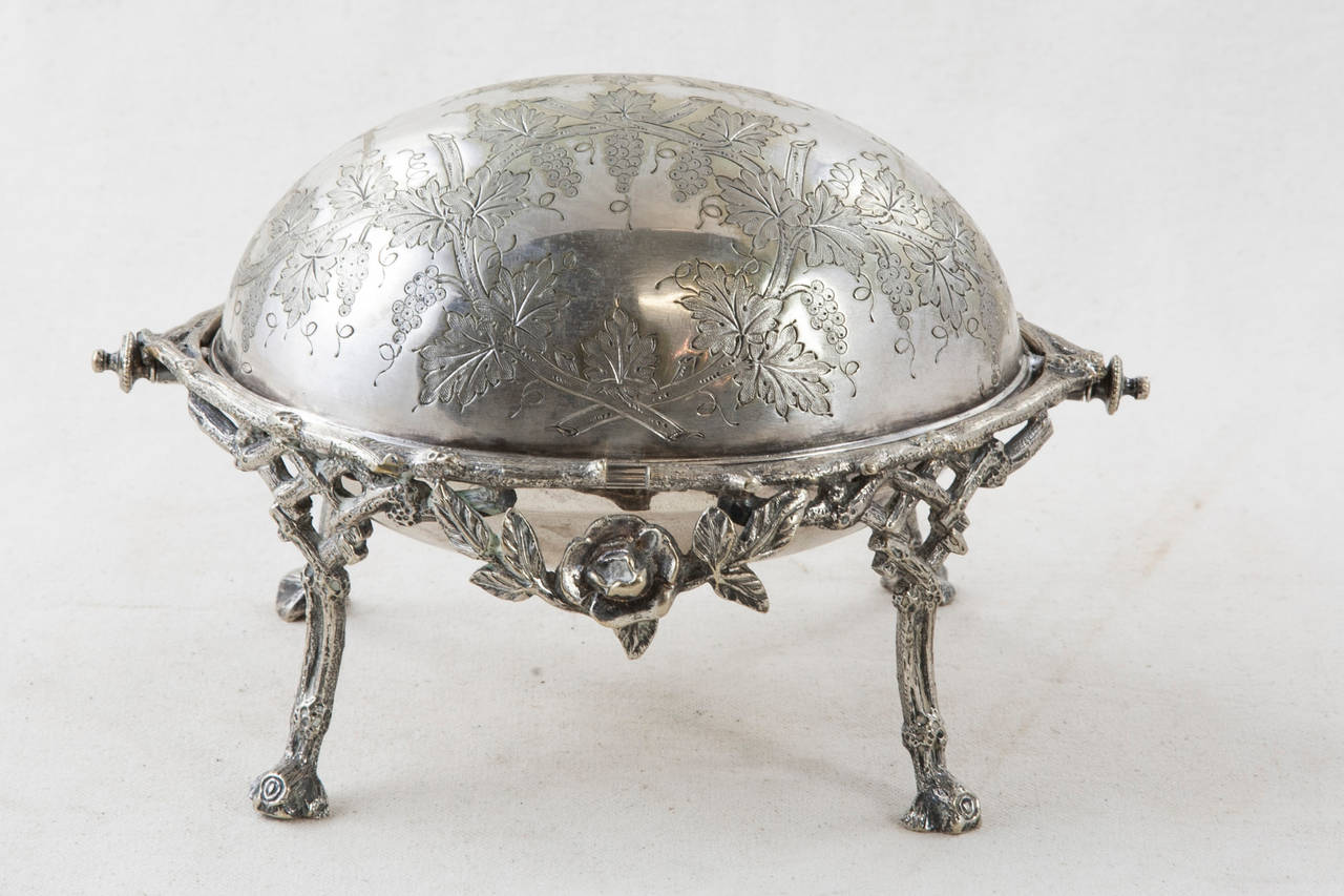 20th Century Fine French Engraved Sterling Silver Caviar Dish with Swivel Lid