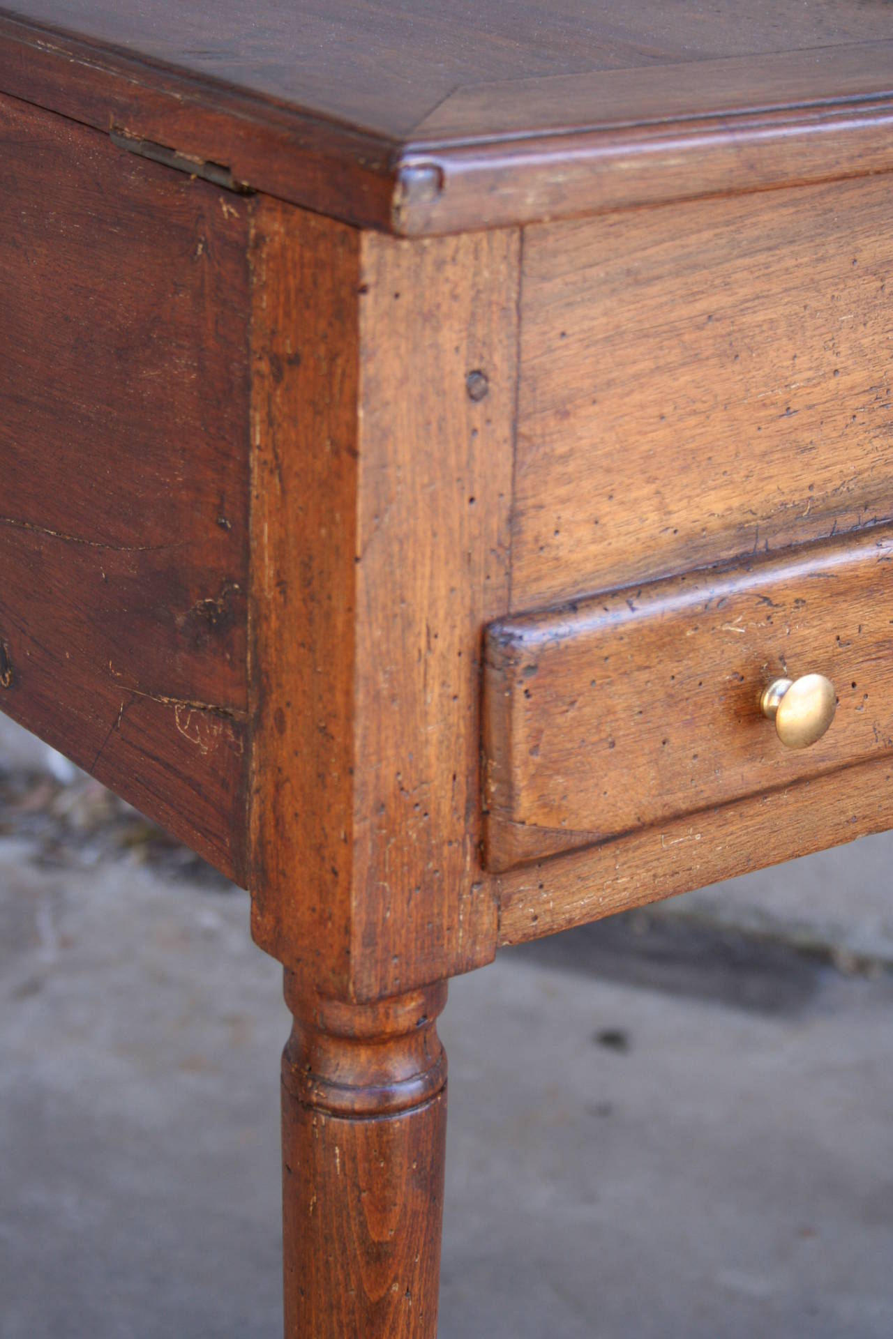 18th Century Louis XVI Period Walnut Coiffeuse or Vanity Table In Excellent Condition In Fayetteville, AR