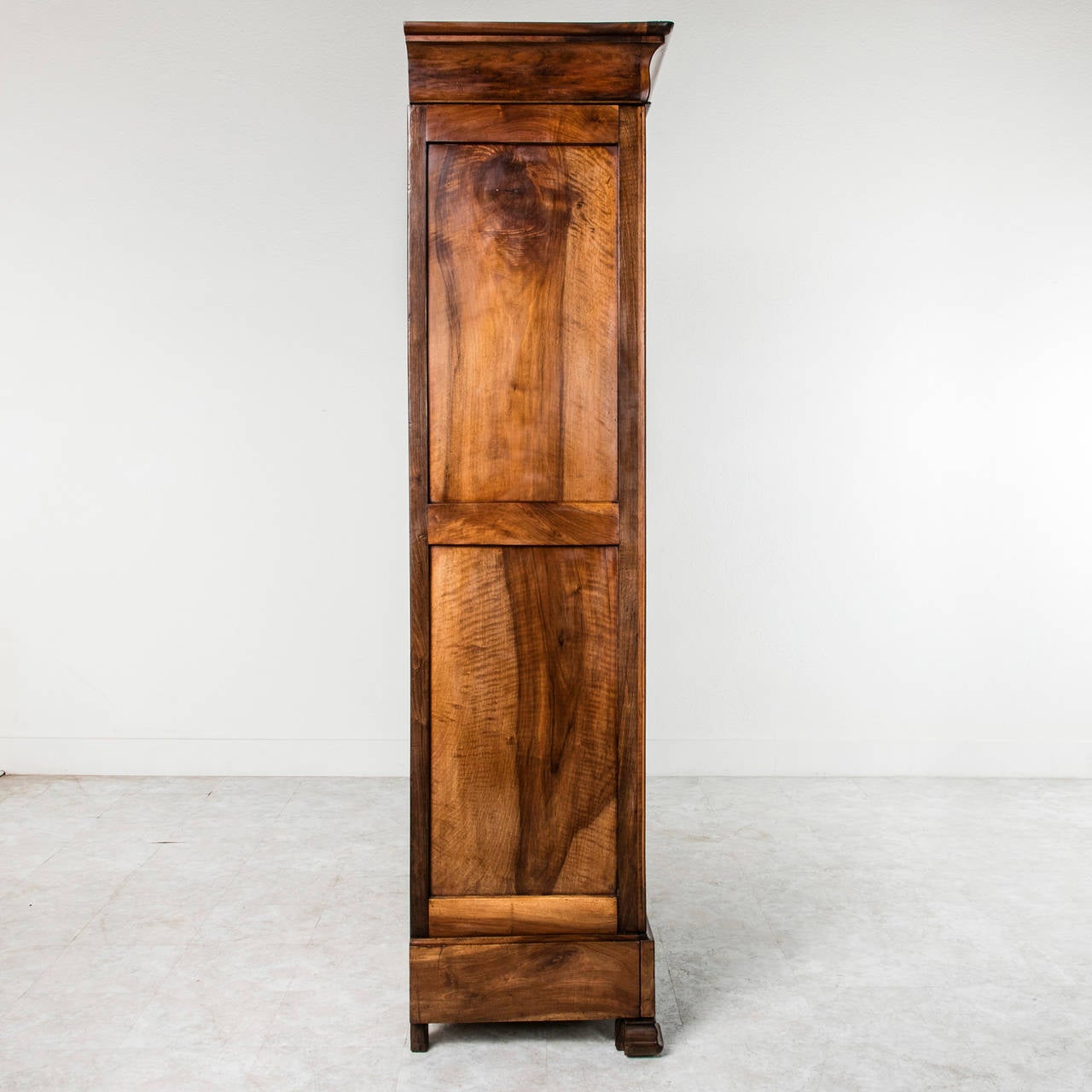 Early 20th Century Bookmatched Walnut Antique, French Louis Philippe Style Armoire