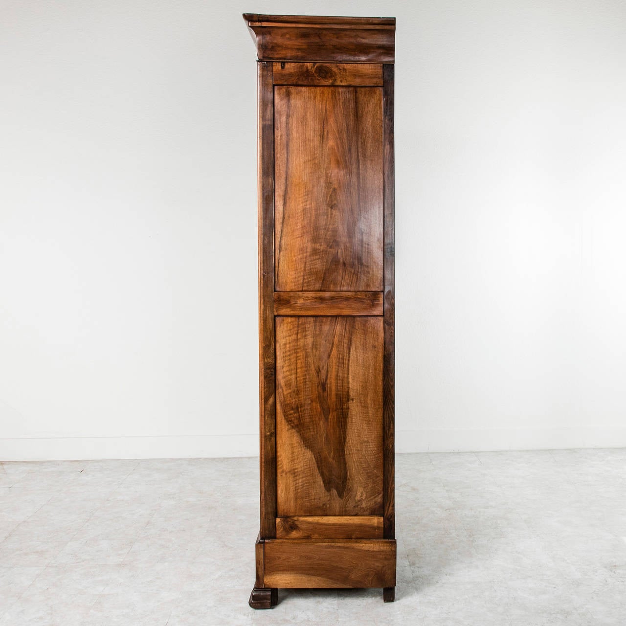 Bookmatched Walnut Antique, French Louis Philippe Style Armoire In Excellent Condition In Fayetteville, AR