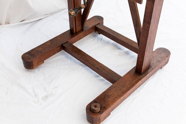 Large 19th Century French Oak Easel with Adjustable Tray and Crank In Excellent Condition In Fayetteville, AR