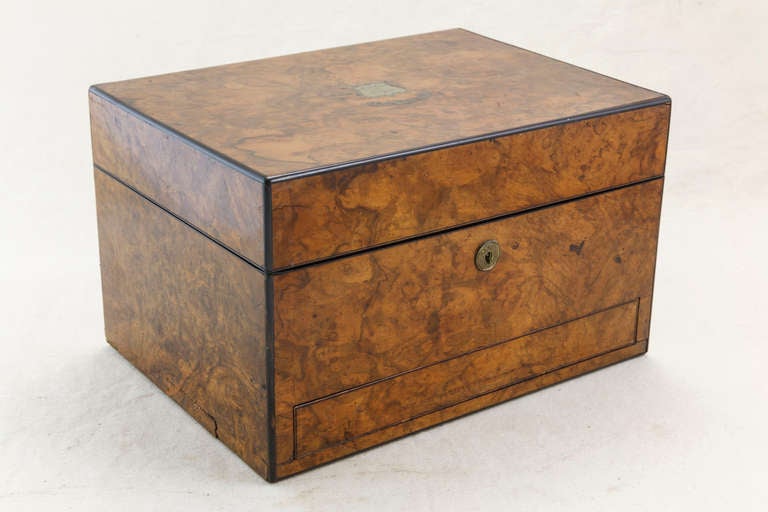 19th Century English Burled Walnut Traveling Box by Wedgewood and Son 1