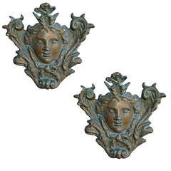 Paire de masques muraux de salle de bal en bronze