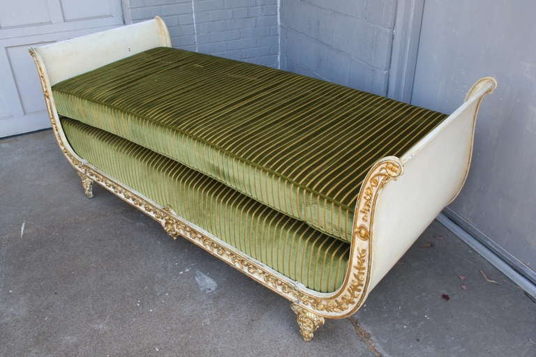 Elegant Napoleon III Gilt Upholstered Iron Daybed 3