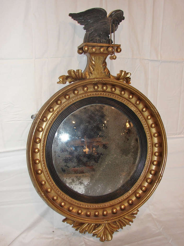 19th Century English Georgian Giltwood Convex Mirror In Good Condition For Sale In New York, NY