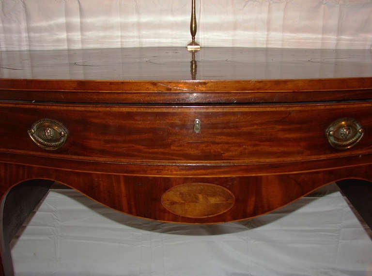 19th Century English Georgian Mahogany Serpentine Sideboard For Sale 1