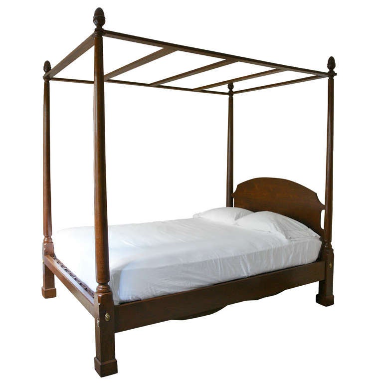 18th Century American Southern Tall Post Walnut Bed, Resized to Queen-Size For Sale