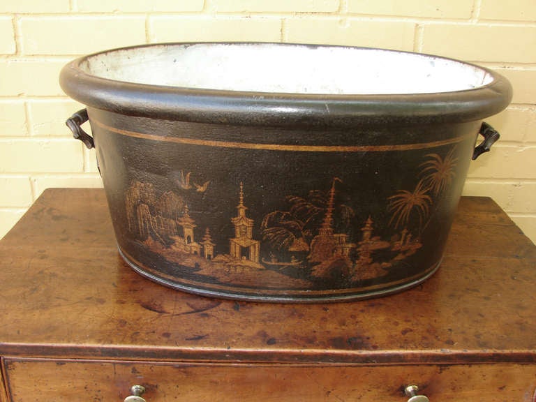 19th Century English Black and Gilt Tole Chinoiserie Footbath In Good Condition For Sale In New York, NY