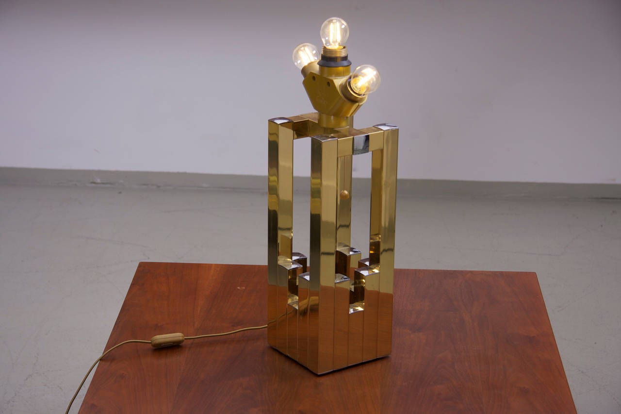 Rare lampe de bureau Lumica en laiton à la manière de Willy Rizzo Excellent état - En vente à Berlin, BE