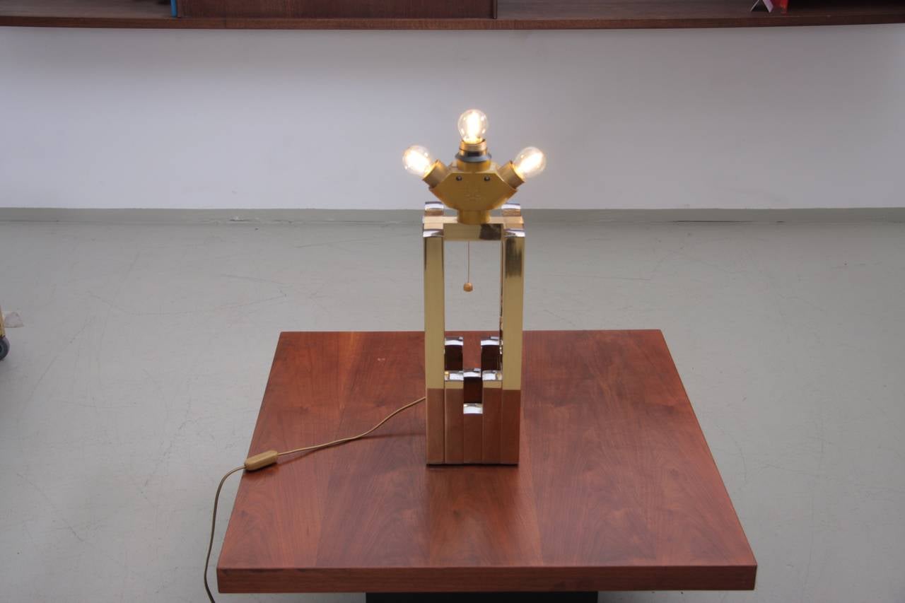 Milieu du XXe siècle Rare lampe de bureau Lumica en laiton à la manière de Willy Rizzo en vente
