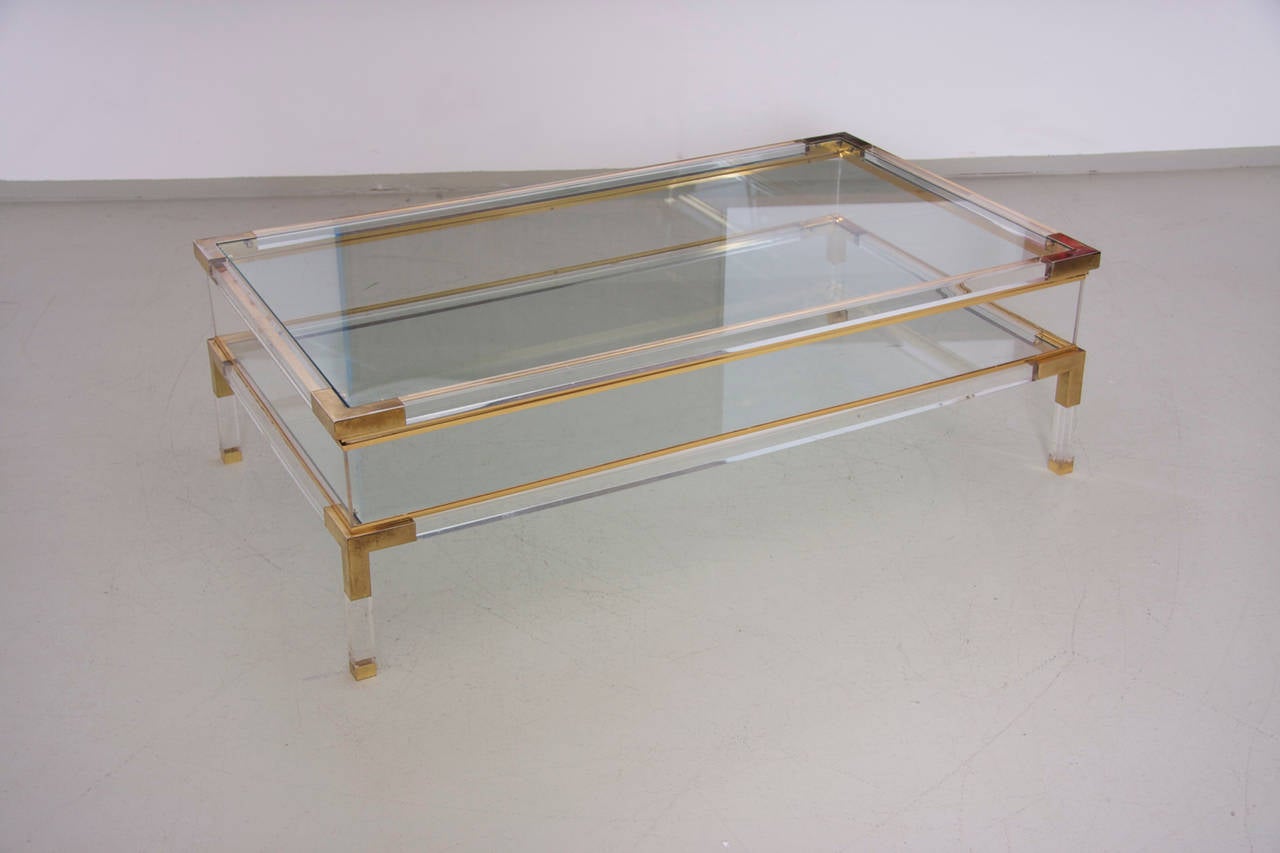Very rare large Charles Hollis Jones vitrine coffee table in Lucite with brass corners in excellent condition and with wonderful patina.