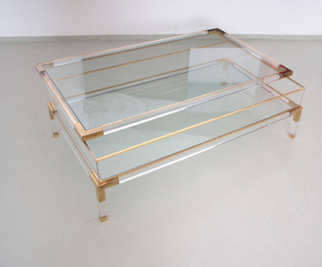 Large Lucite and Brass Vitrine Coffee Table by Charles Hollis Jones In Excellent Condition In Berlin, BE