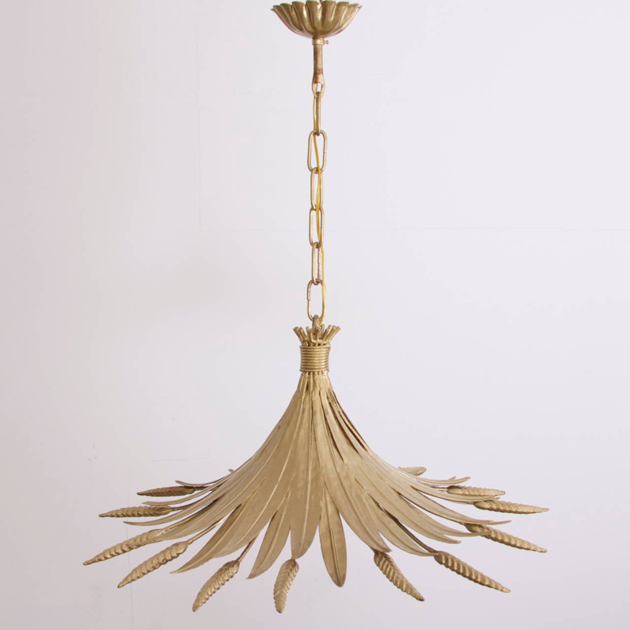 Wonderful Coco Chanel Style Pendant lamp fitting perfect to the Coco Chanel Sheaf of Wheat Table.

Shade height is 30 cm