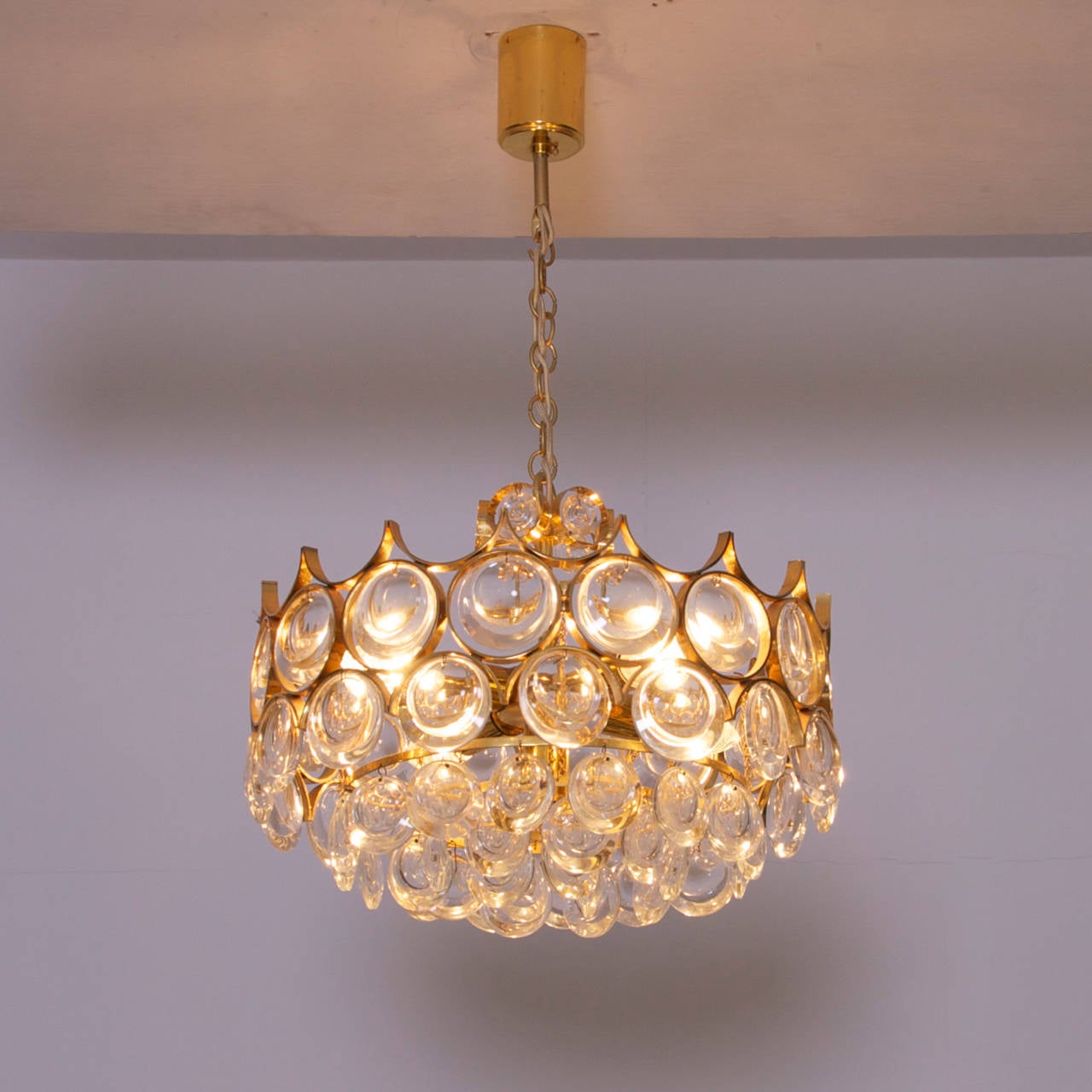 Mid-Century Modern Stunning Gilded Brass and Glass Palwa Chandelier For Sale