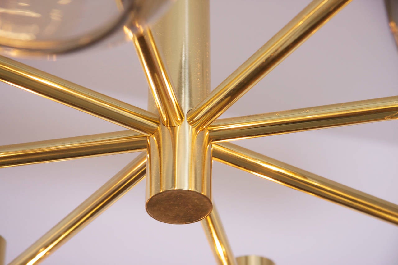 Scandinavian 1960s Luxury Brass Chandelier with Eight Arms (Moderne der Mitte des Jahrhunderts)