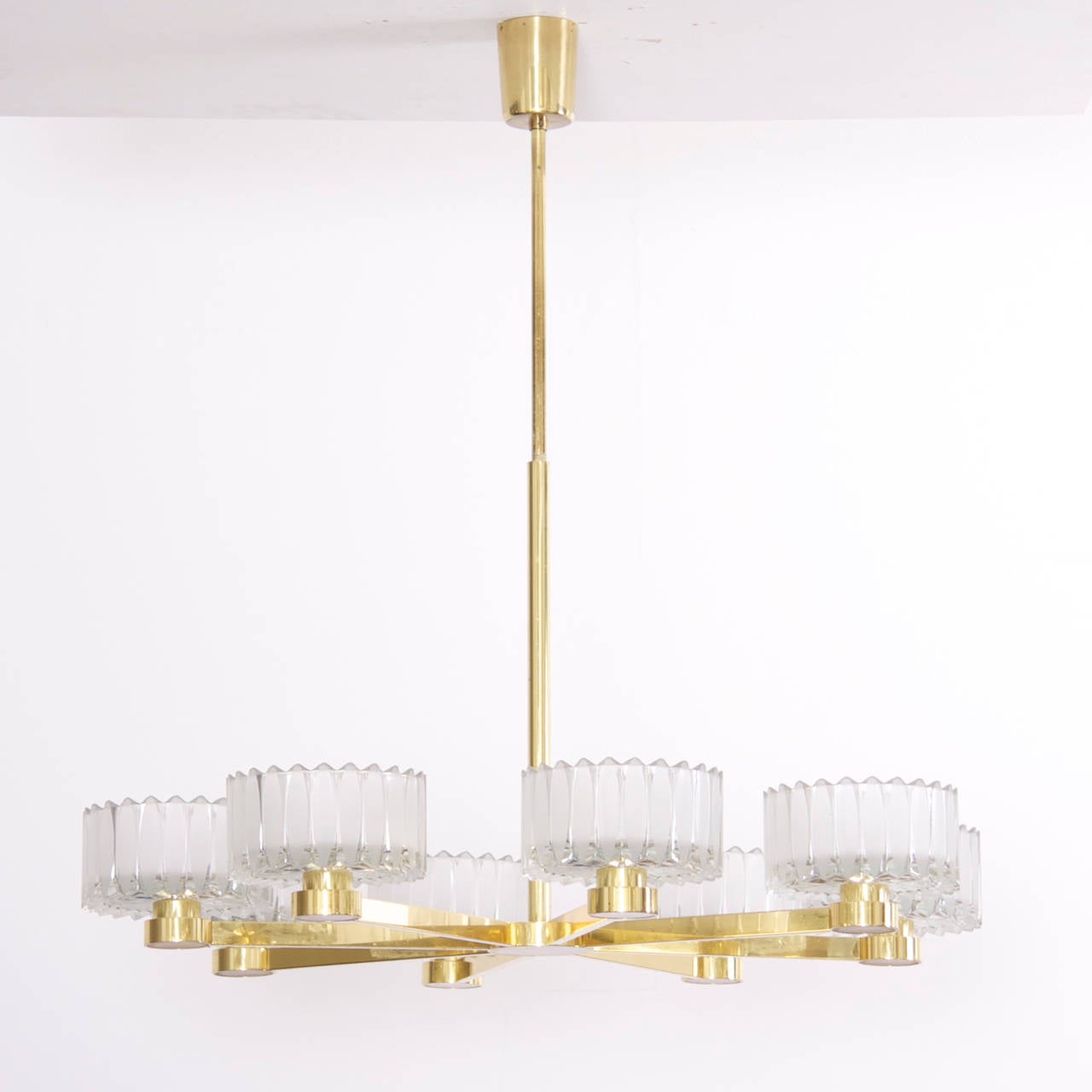 Brass and glass chandelier in excellent condition. Eight x E14 fittings.
To be on the the safe side, the lamp should be checked locally by a specialist concerning local requirements.
