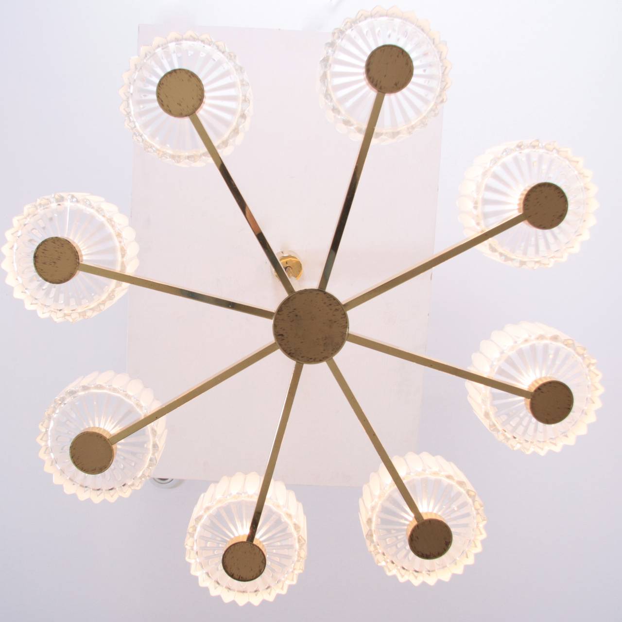 Mid-20th Century Italian 1960s Luxury Brass Chandelier with Eight Arms For Sale