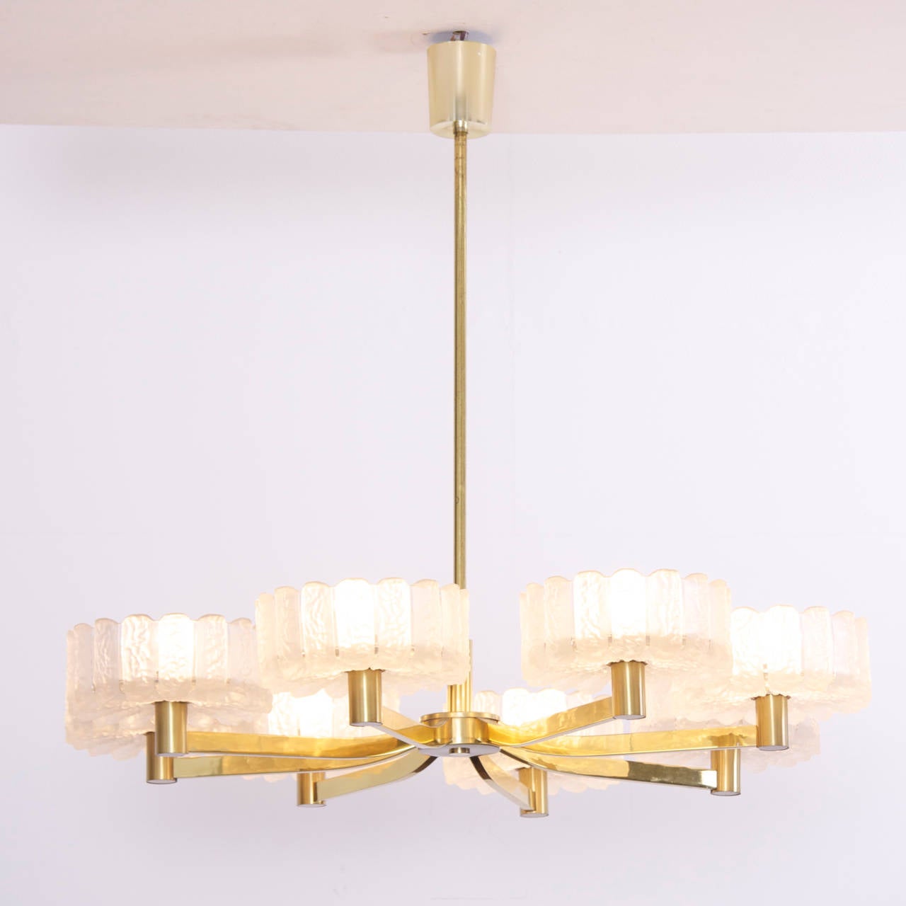 Mid-Century Modern Large Italian 1960s Luxury Brass Chandelier with Eight Arms