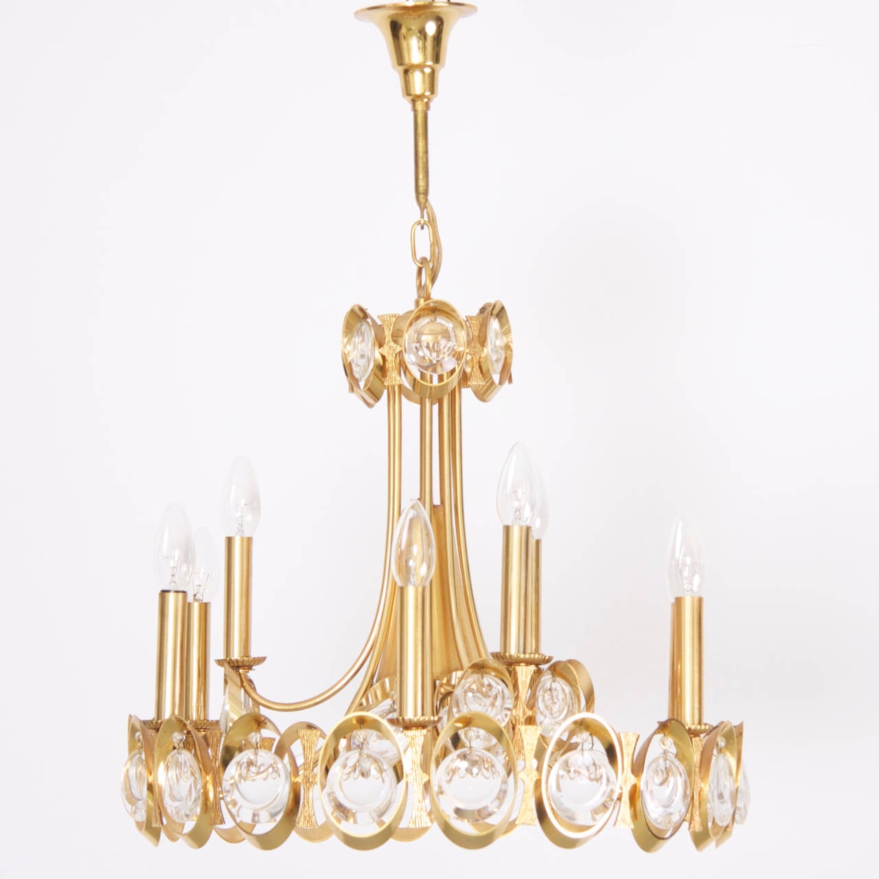 Elegant high end quality chandelier from Palwa. The chandelier has a 24-carat gilt brass frame with wonderful jewel like glasses, which floats every room in a beautiful warm light. It is fitted with nine E14 bulbs and one E27
To be on the the safe