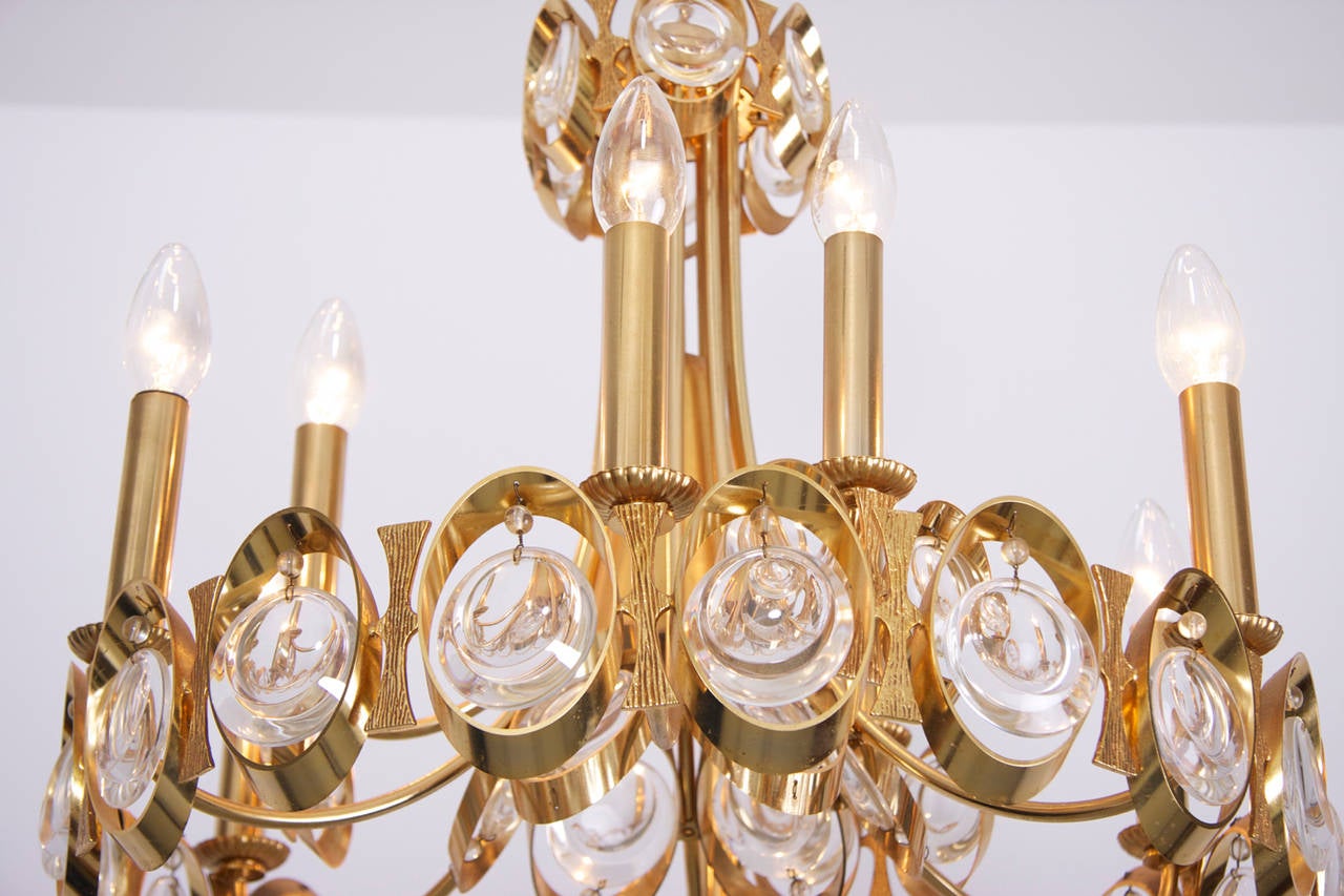 Ottone Enorme lampadario Palwa in ottone dorato e vetro in vendita