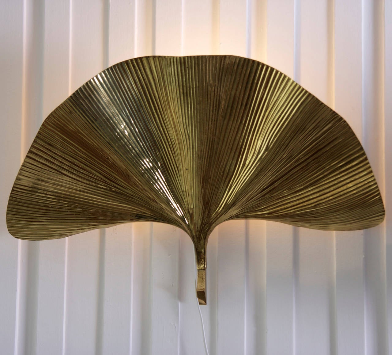 Rare pair of wonderful huge ginkgo leaf wall lamps by the Italian designer Tommaso Barbi. The lamps are made of brass and the reflexion of the light on the brass brings a cozy atmosphere in every room. The lamps are icons of the 1970s design and
