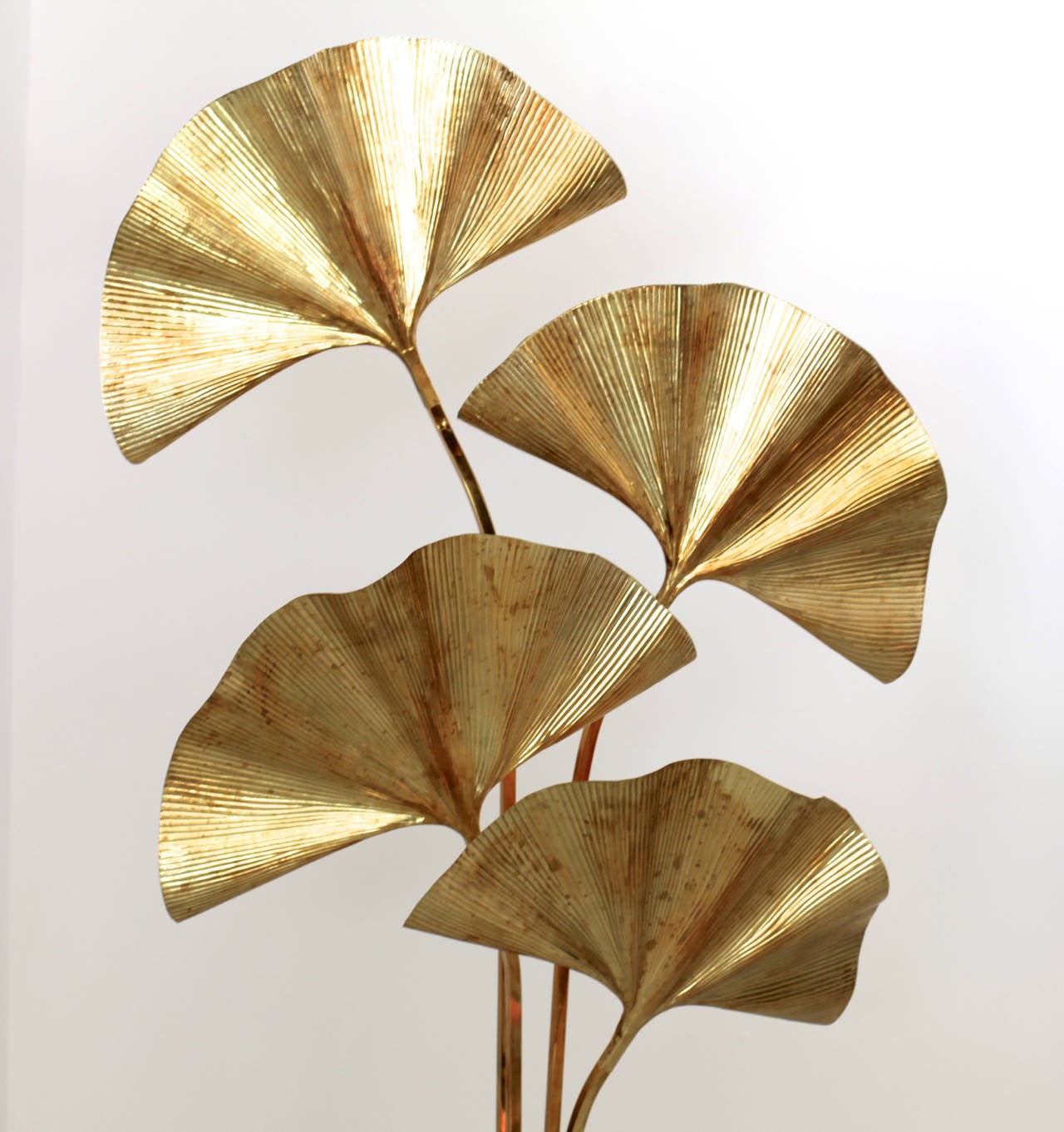 Wonderful, exceptional huge four ginkgo leaves floor lamp by the Italian designer Tommaso Barbi. The lamp is made of brass and the reflection of the light on the brass brings a cozy atmosphere in every room. The lamp is an icon of the 1970s design