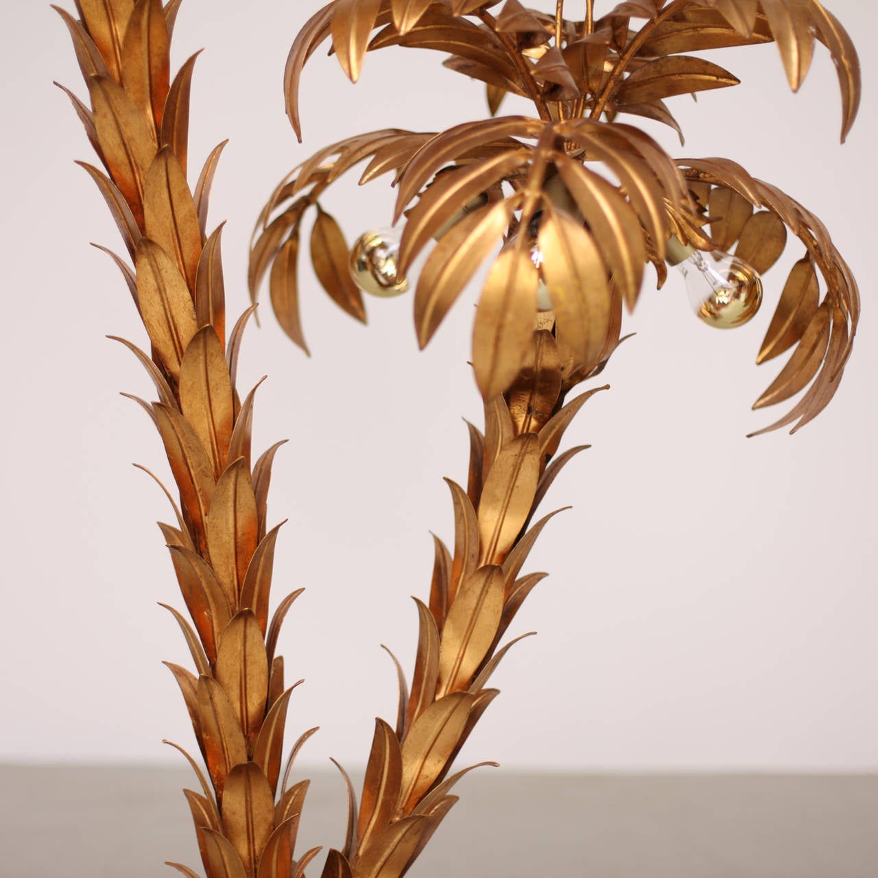 Huge and rare two trunk palm tree floor lamp fro the 1970s of the German designer Hans Kögl. The lamp is made of gold-plated metal and cast significant light shadows for a phantastic atmosphere. 6 x E27.
To be on the the safe side, the lamp should