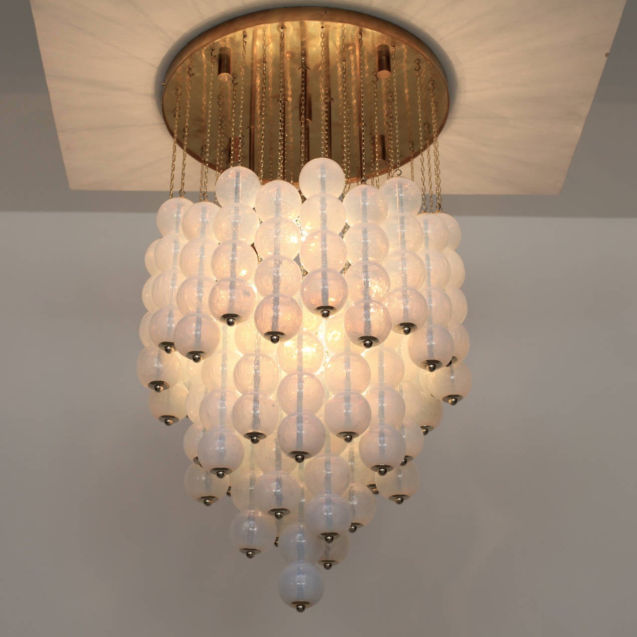 Very huge, iconic Murano opaline glass and brass chandelier by Zero Quattro. The chandelier is manufactures in high quality and is a real eyecatcher. 6 x E14.