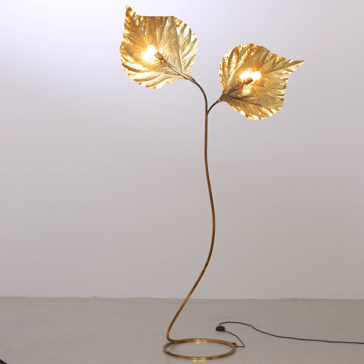 Huge Two Rhubarb Leaves Brass Floor Lamp by Tommaso Barbi In Excellent Condition In Berlin, BE