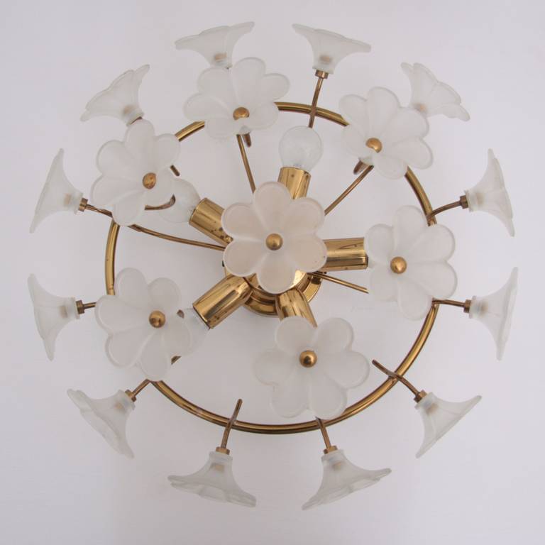 Very well done large flush mount flower lamp. Glass flowers are all screwed in by little brass buttons. 5 x E14 Fittings