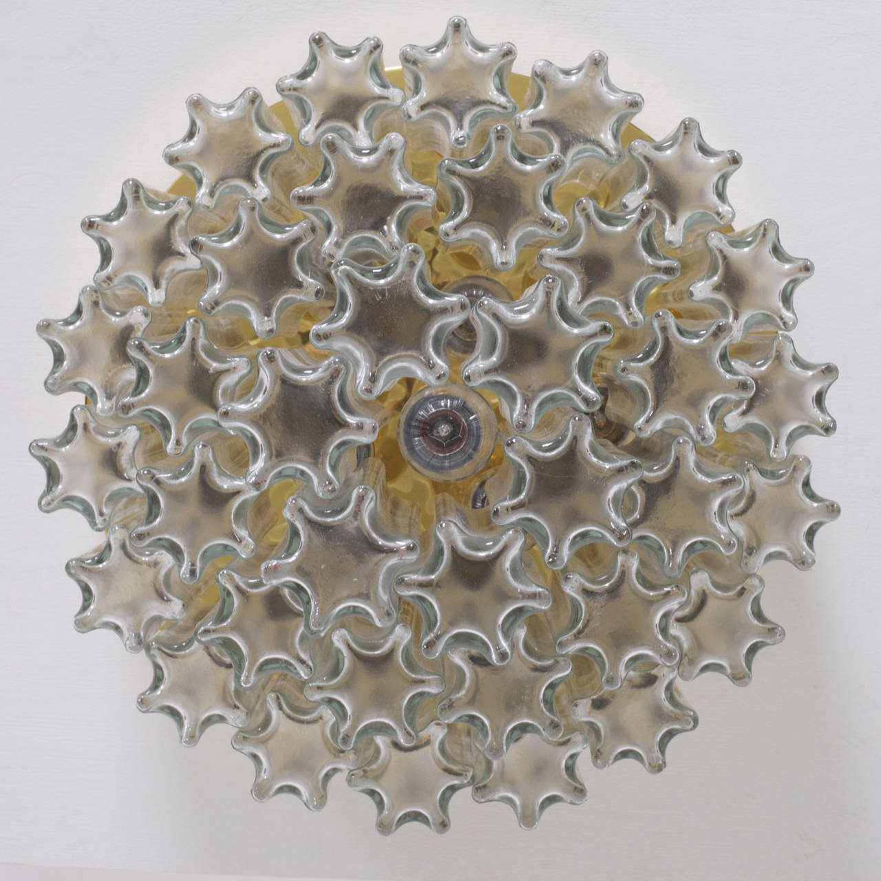 Laiton 1 de 4 Lustre à trois branches en verre et laiton de Glashütte Limburg, style Venini en vente