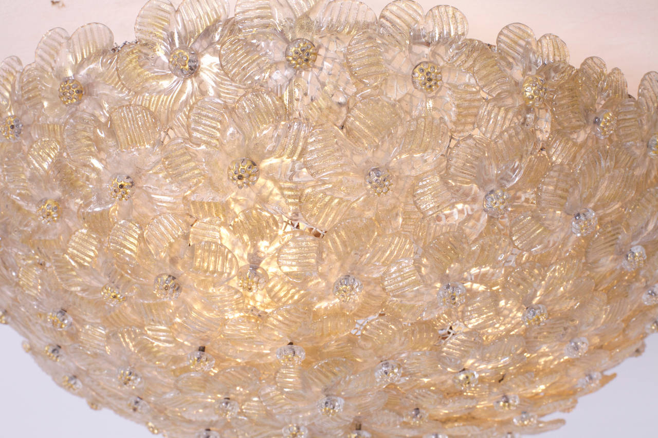 Huge Murano Glass Flower Flush Mount Ceiling Lamp by Barovier e Toso In Excellent Condition In Berlin, BE
