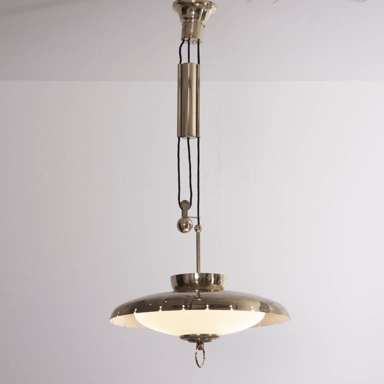 Large 1950s Italian Brass Chandelier In Excellent Condition In Berlin, BE