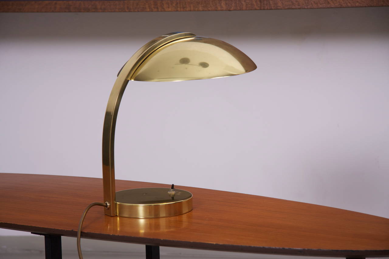 All brass and metal feet with on-off switch.
No dents and a real masterpiece on any desk or sideboard.
To be on the the safe side, the lamp should be checked locally by a specialist concerning local requirements.
