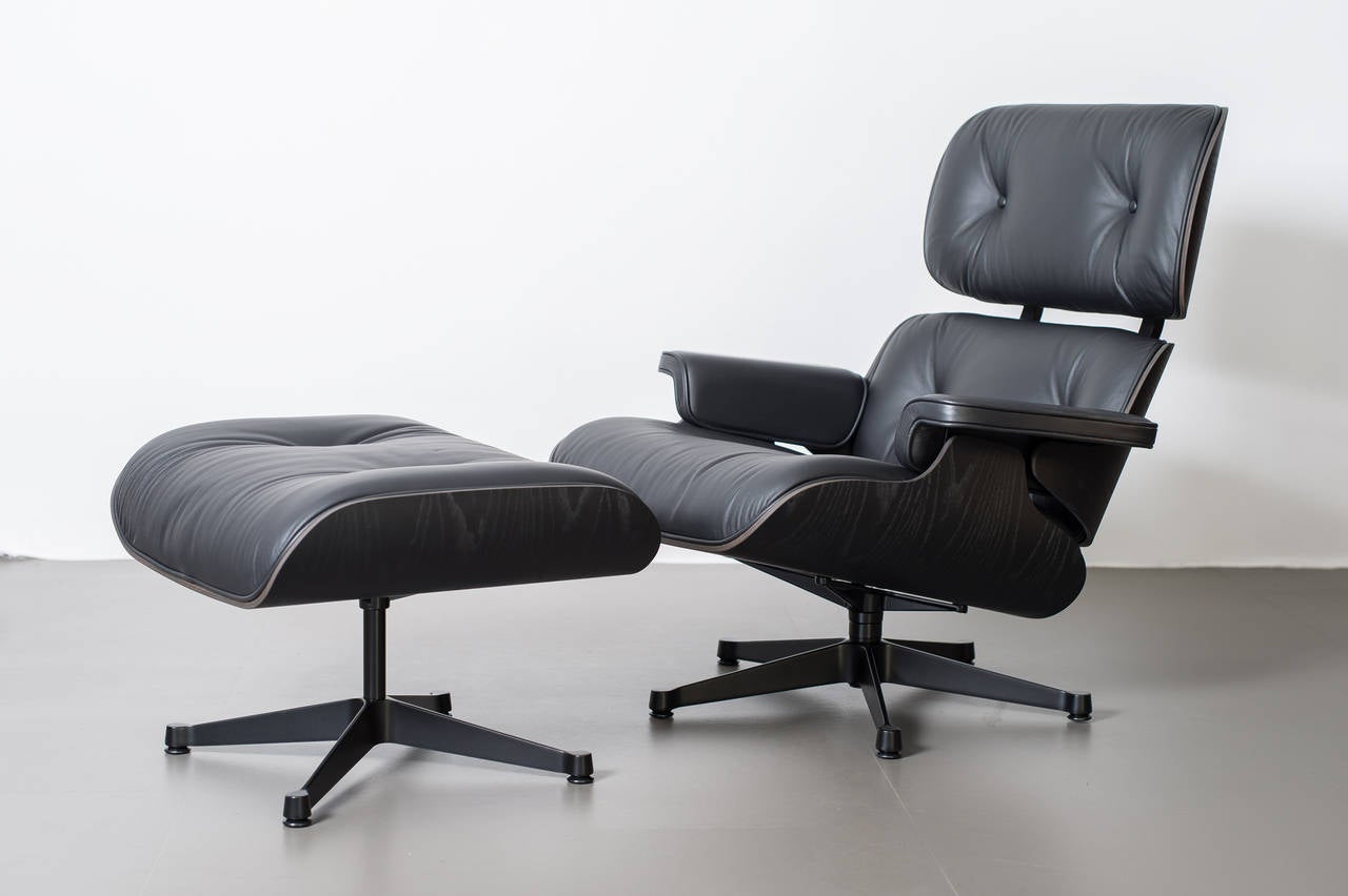 Unused lounge chair classic XL designed by Charles & Ray Eames, manufactured by Vitra- Weil am Rhein.
