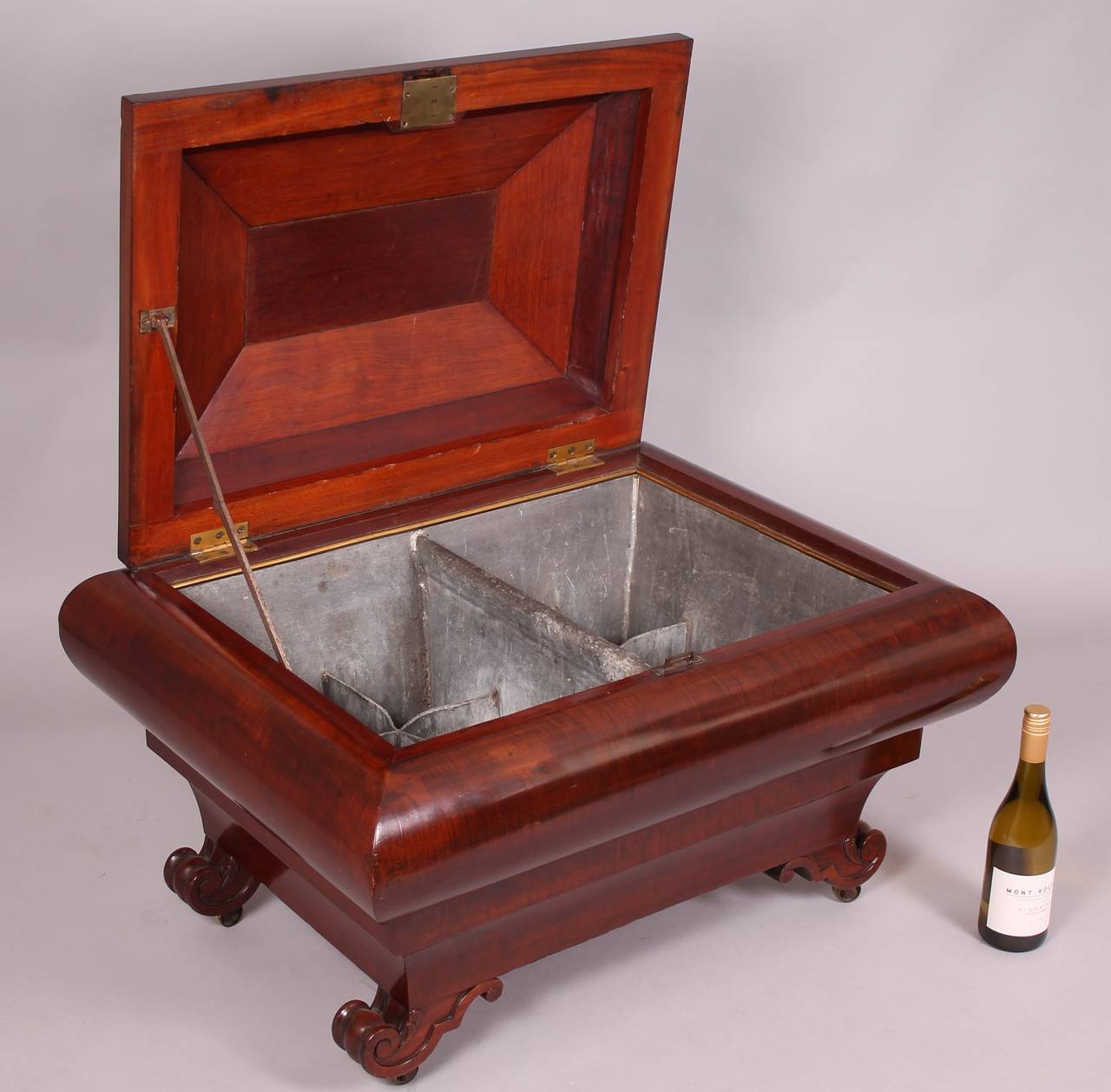 Important Mahogany Wine Cooler of Fine Quality In Good Condition In Cambridge, GB