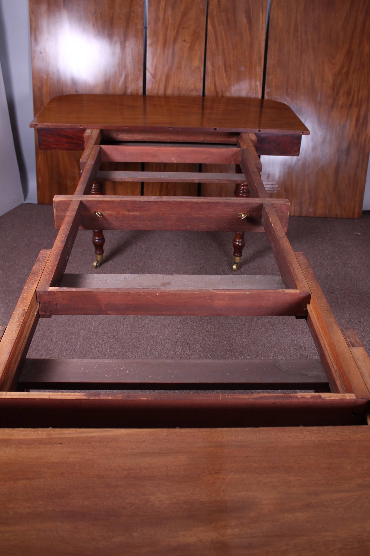 George IV Period Golden Mahogany Extending Dining Table In Good Condition In Cambridge, GB