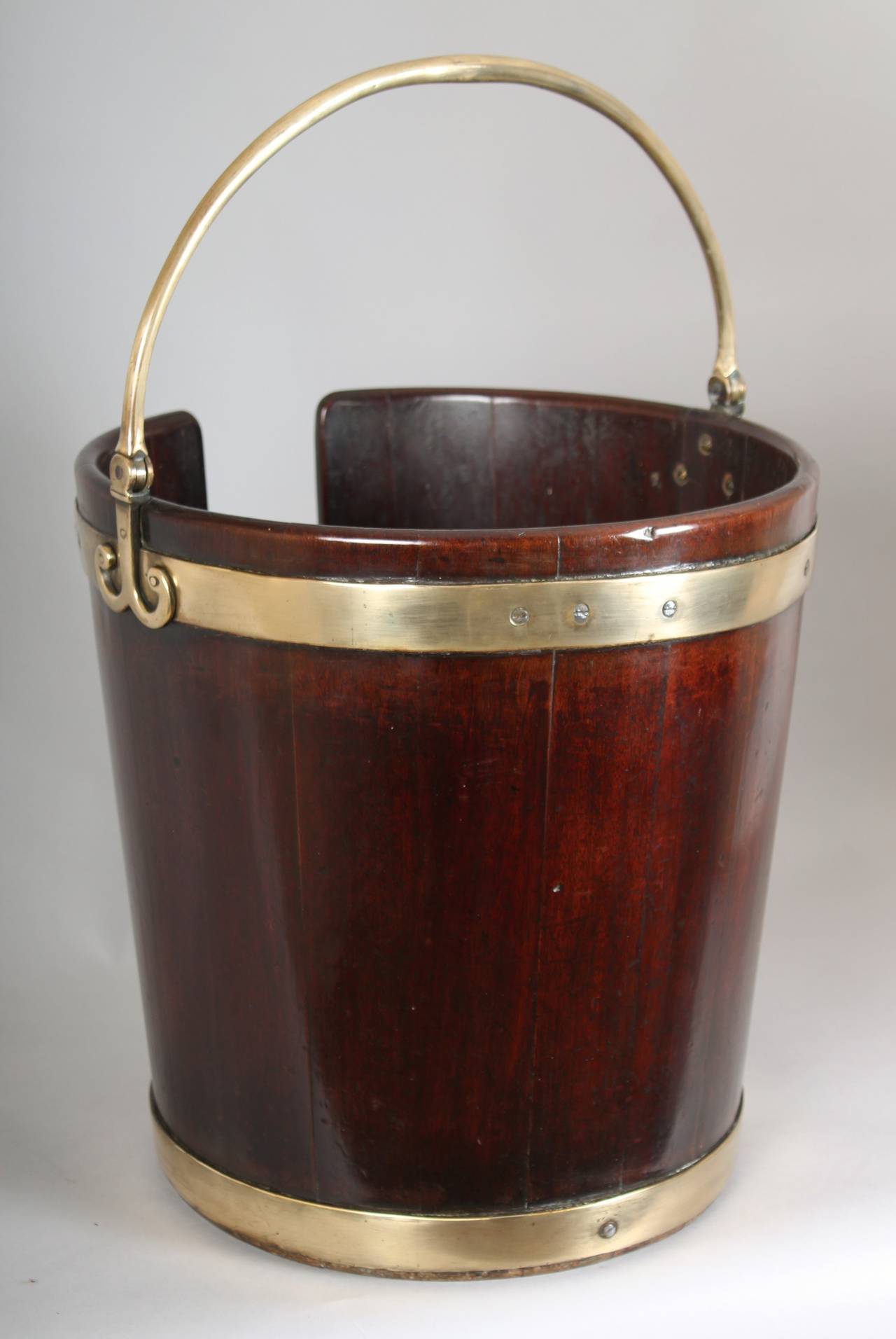 George III Period Mahogany Plate-Bucket In Good Condition For Sale In Cambridge, GB