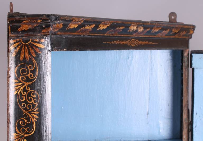 18th Century and Earlier Early 18th century black and gold japanned corner-cupboard