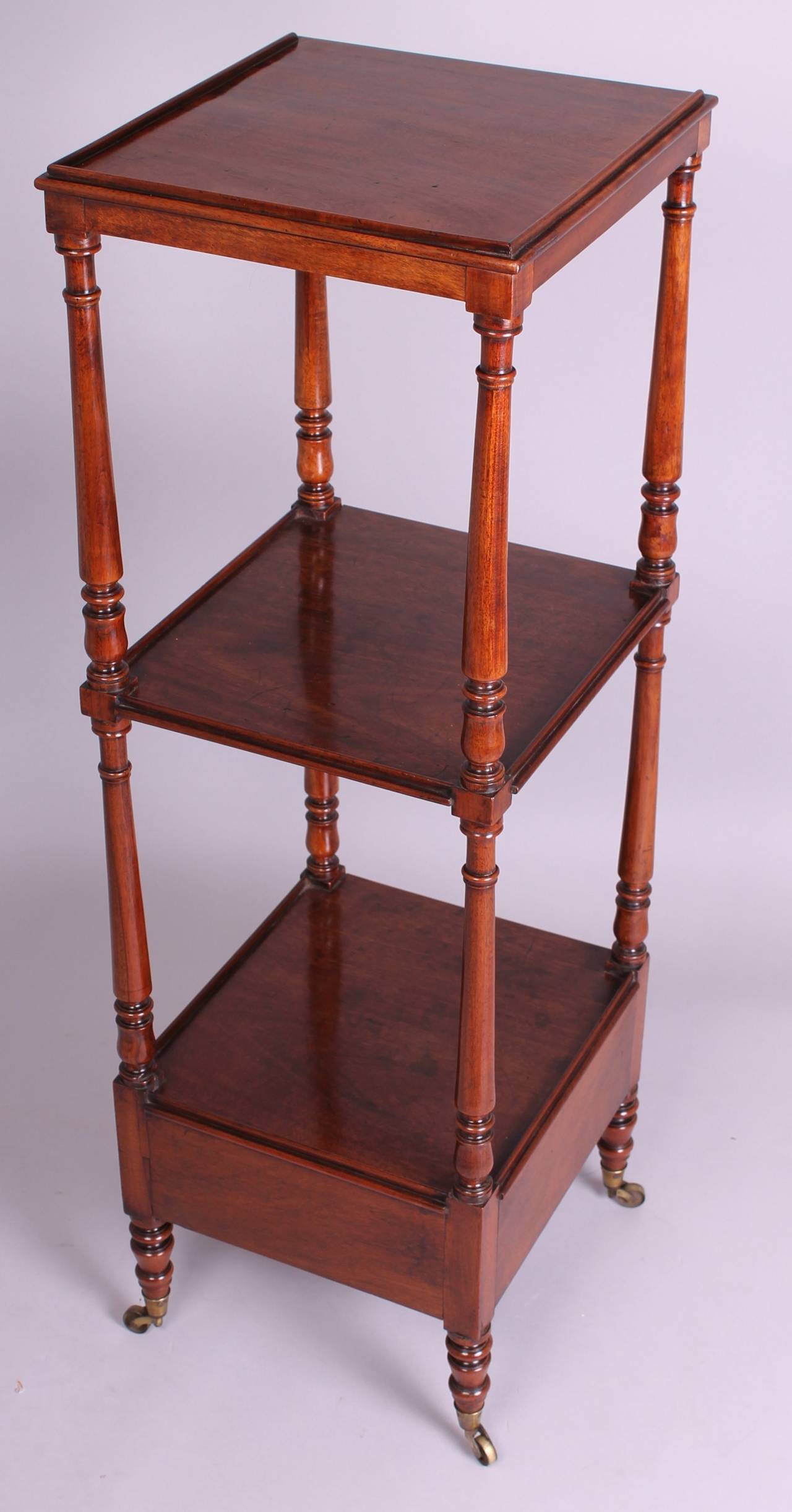A late George III period mahogany small whatnot In Good Condition In Cambridge, GB