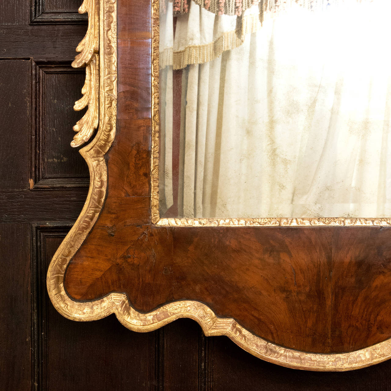 George II Walnut and Parcel Gilt  Mirror In Excellent Condition In London, GB