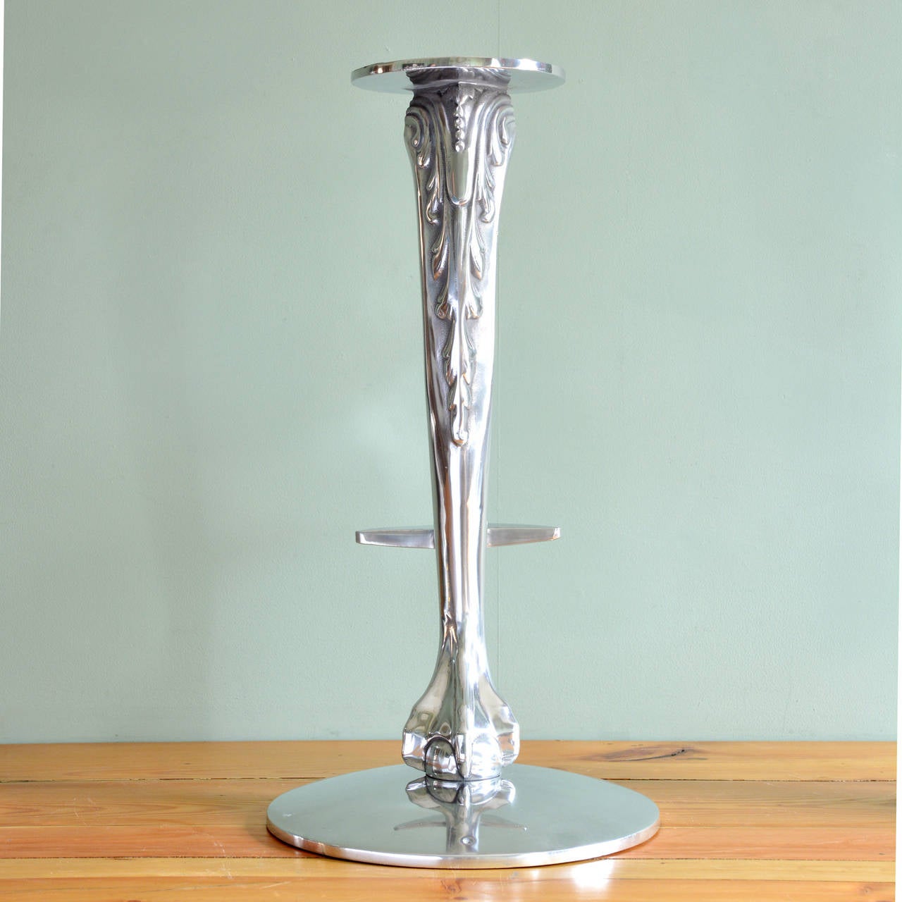 Cast and polished aluminium bar stool bases, of claw and ball design with footrest. Require a padded upholstered seat.

Available to view at Brunswick House, London.

Measures: Height 67.5 cm, base diameter 36 cm.