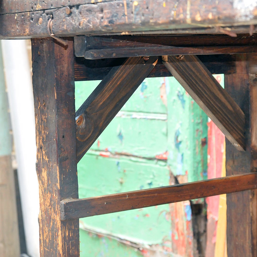 Early 20th Century Pine Workbench with Vice In Distressed Condition In London, GB