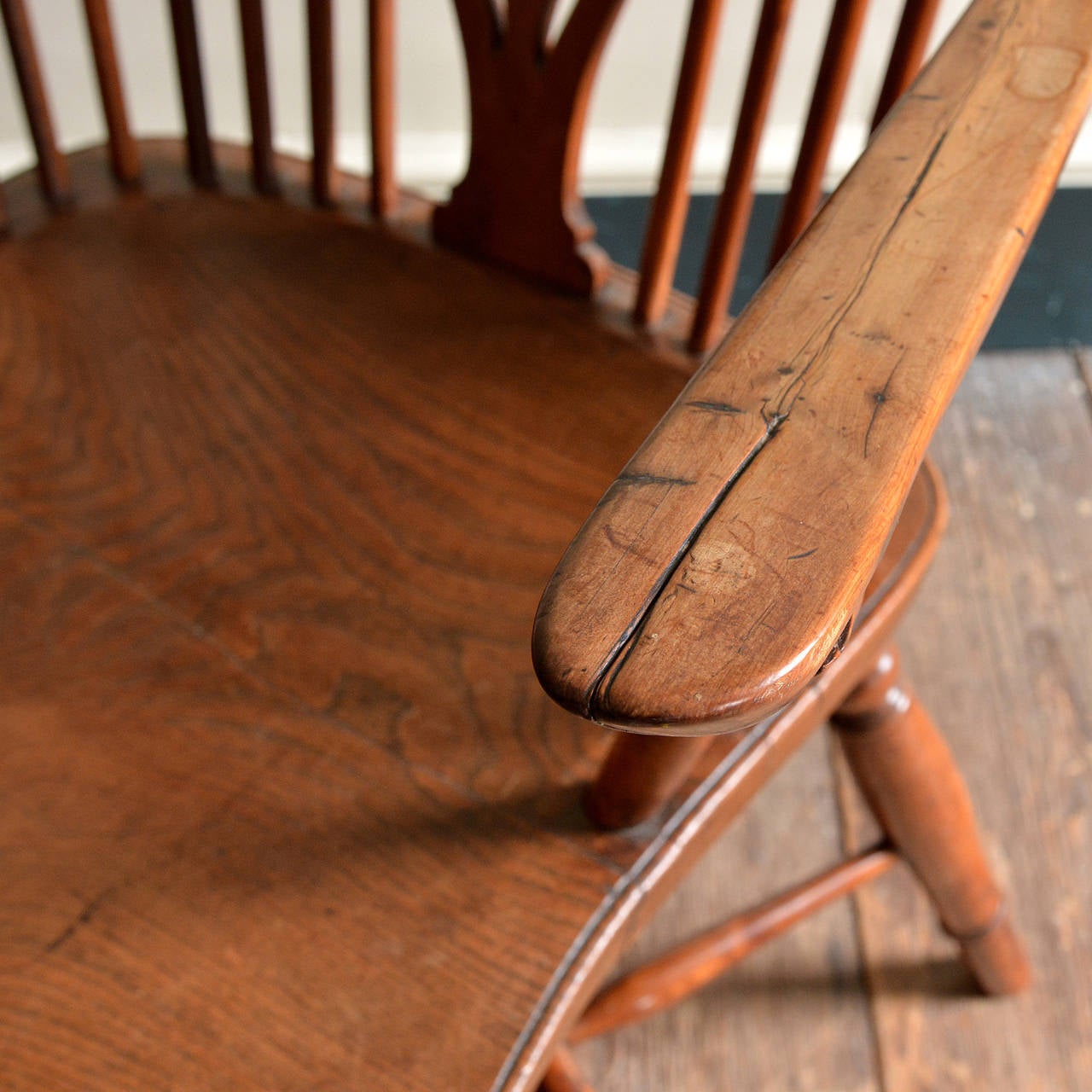 Yew and Elm WIndsor Chair 4