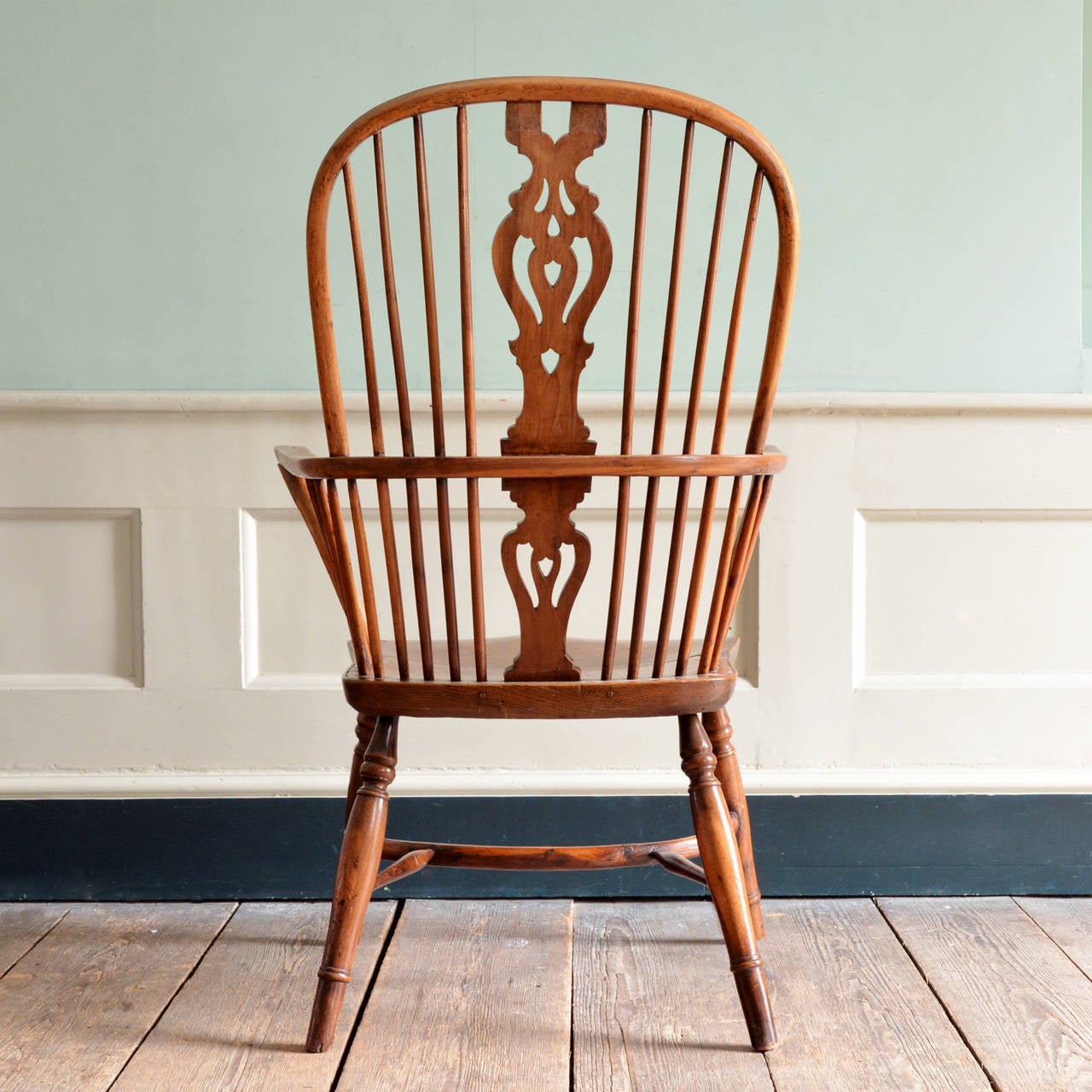 Yew and Elm WIndsor Chair In Good Condition In London, GB