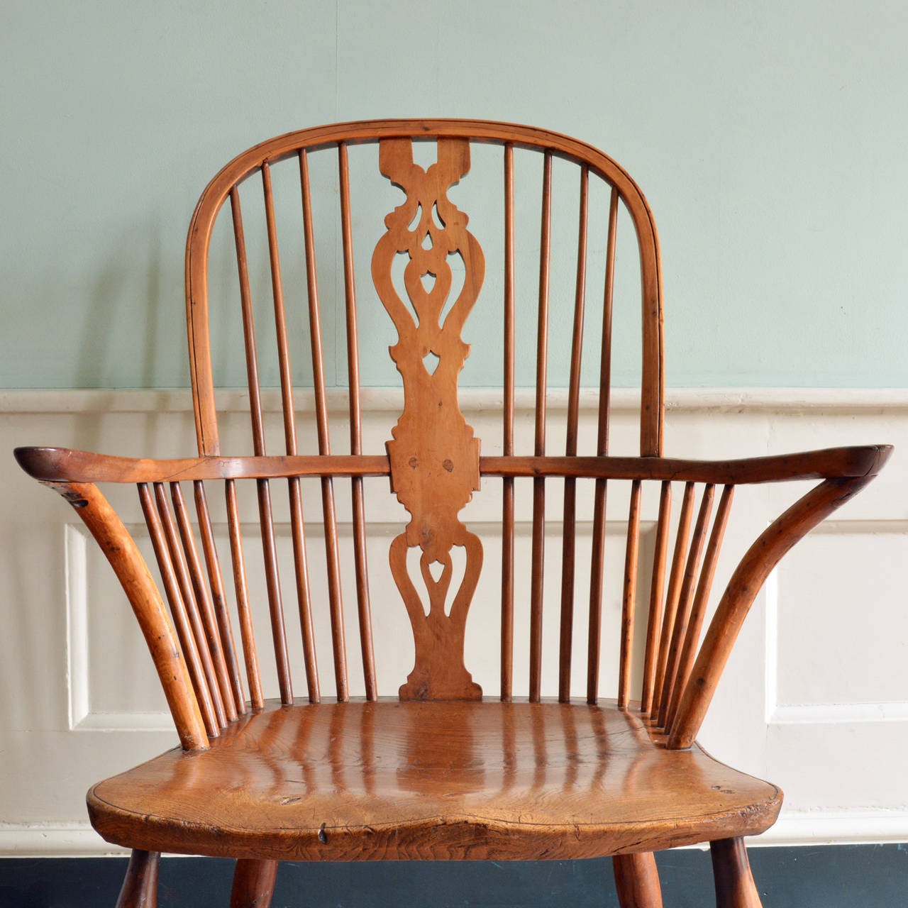 Mid-19th Century Yew and Elm WIndsor Chair