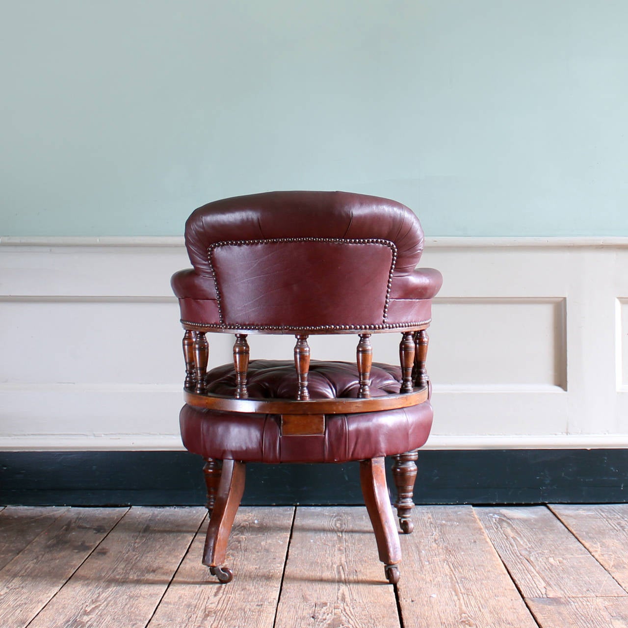 A Victorian Leather Club Chair In Good Condition In London, GB