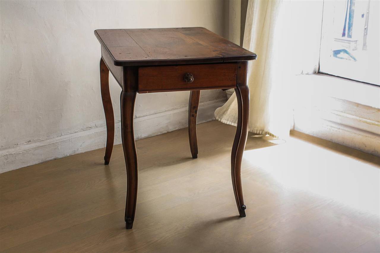 DETAILS
- Louis XV Provincial walnut side table with single drawer and flower knob

ORIGIN
- France, 18th century 