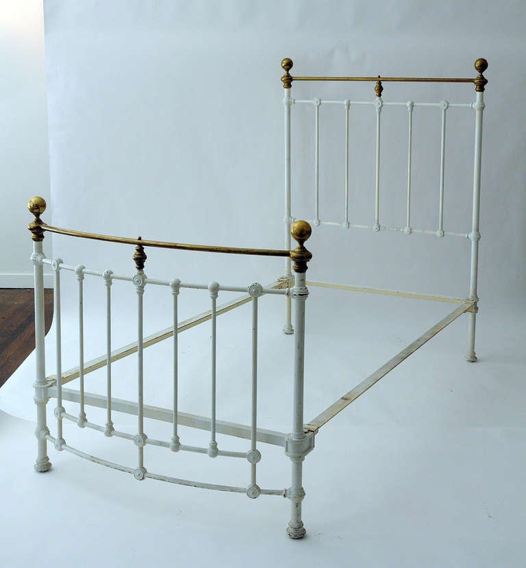 twin size iron bed